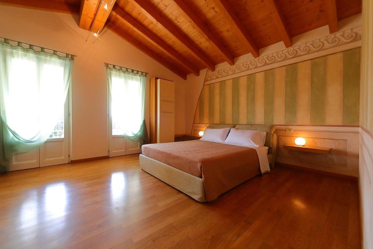 Villa Zarina - Up To 12 People Peschiera del Garda Zewnętrze zdjęcie