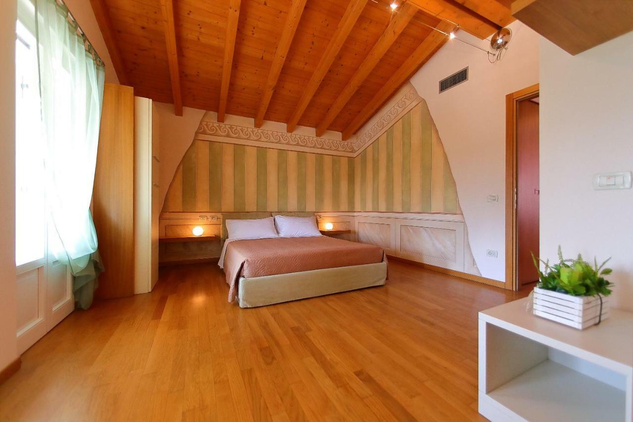 Villa Zarina - Up To 12 People Peschiera del Garda Zewnętrze zdjęcie